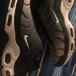 Air max tn black and white